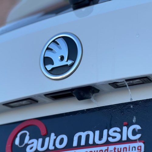 Skoda Karoq Orjinal (MQB) Yıkama Özellikli Geri Görüş Kamera Sistemi