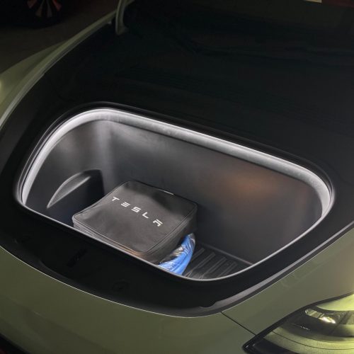 Tesla Model Y Ön Kaput İçi Aydınlatma Sistemi